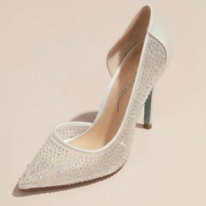 NWT Betsey Johnson X DB Crystal Illusion Mesh White Satin Pumps Size 8 Women’s